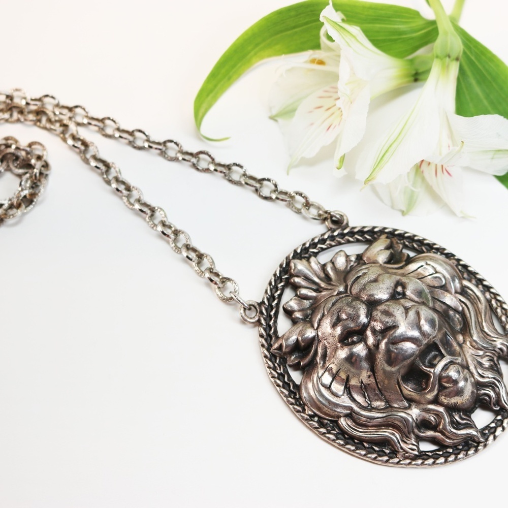 🎊 HOST PICK 🎉Vintage Napier Lion's Head Necklace - Picture 3 of 8